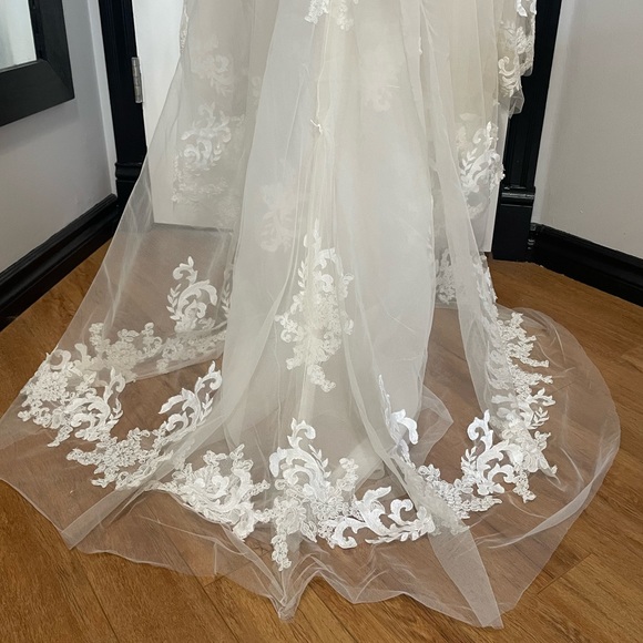 Size 4 woman’s wedding dress - Picture 4 of 4